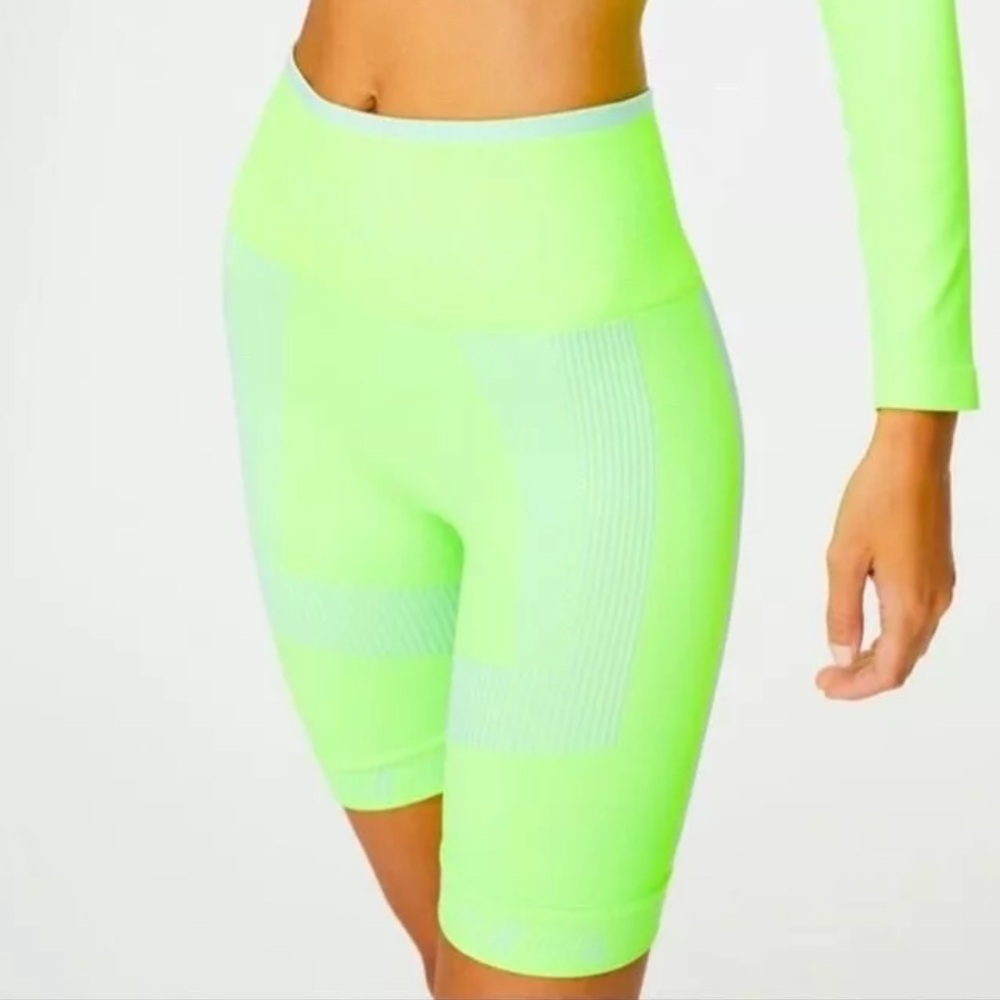 TNA Aritzia Ventura Bike Shorts Cycling Contour Sport Gym Workout Yoga Exercise